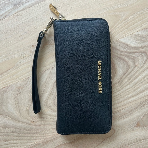 Michael Kors Jet Set Travel Wallet – Black | Minor Flaw - Picture 1 of 9